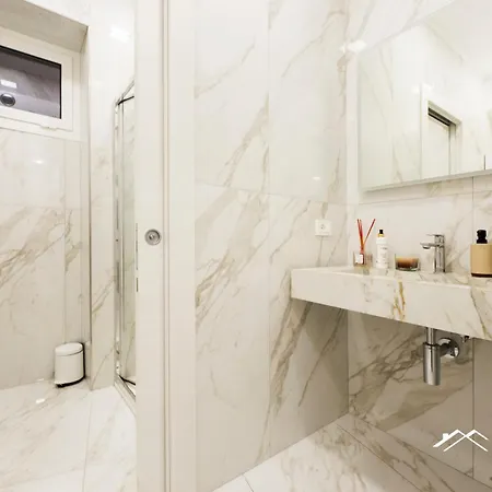 Lux 1m | 1br | A/c | Wifi| 6pax By Tilo