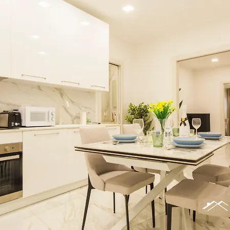 Lux 1m | 1br | A/c | Wifi| 6pax By Tilo דירה סנרמו