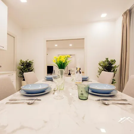 Lux 1m | 1br | A/c | Wifi| 6pax By Tilo