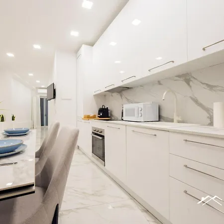 Lux 1m | 1br | A/c | Wifi| 6pax By Tilo * סנרמו